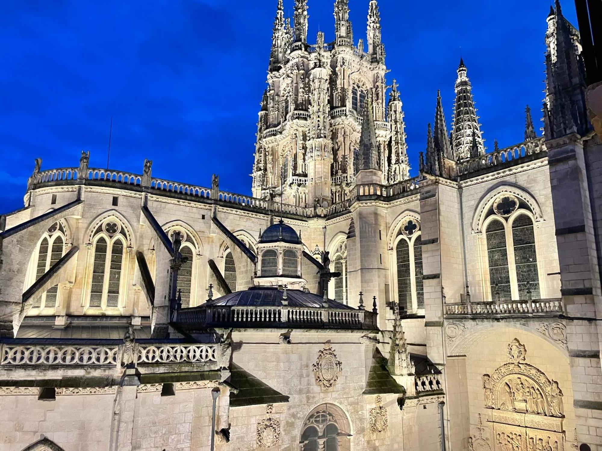Acariciando La Catedral Vista Espectacular Apartment บูร์โกส ภายนอก รูปภาพ
