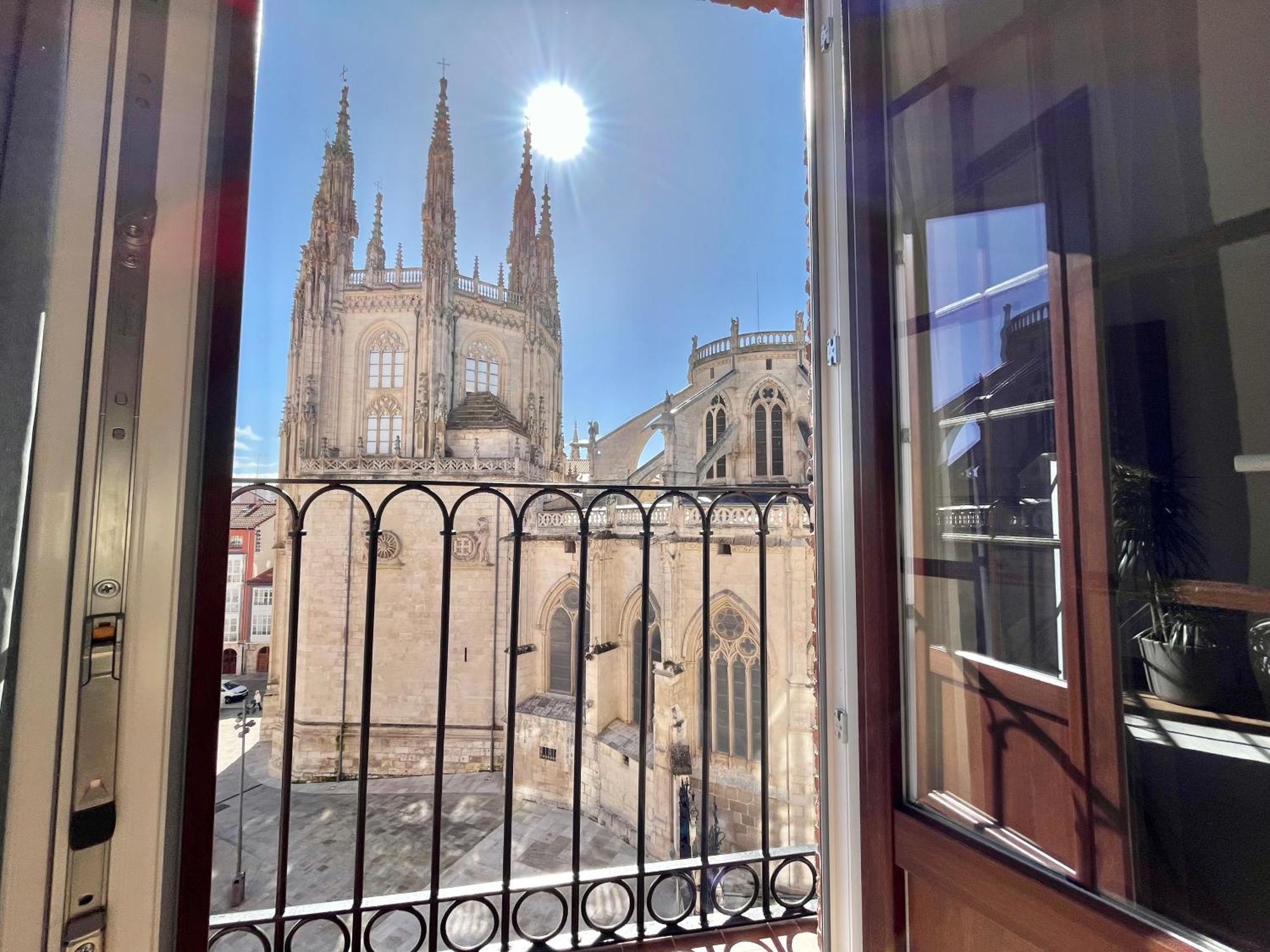 Acariciando La Catedral Vista Espectacular Apartment บูร์โกส ภายนอก รูปภาพ